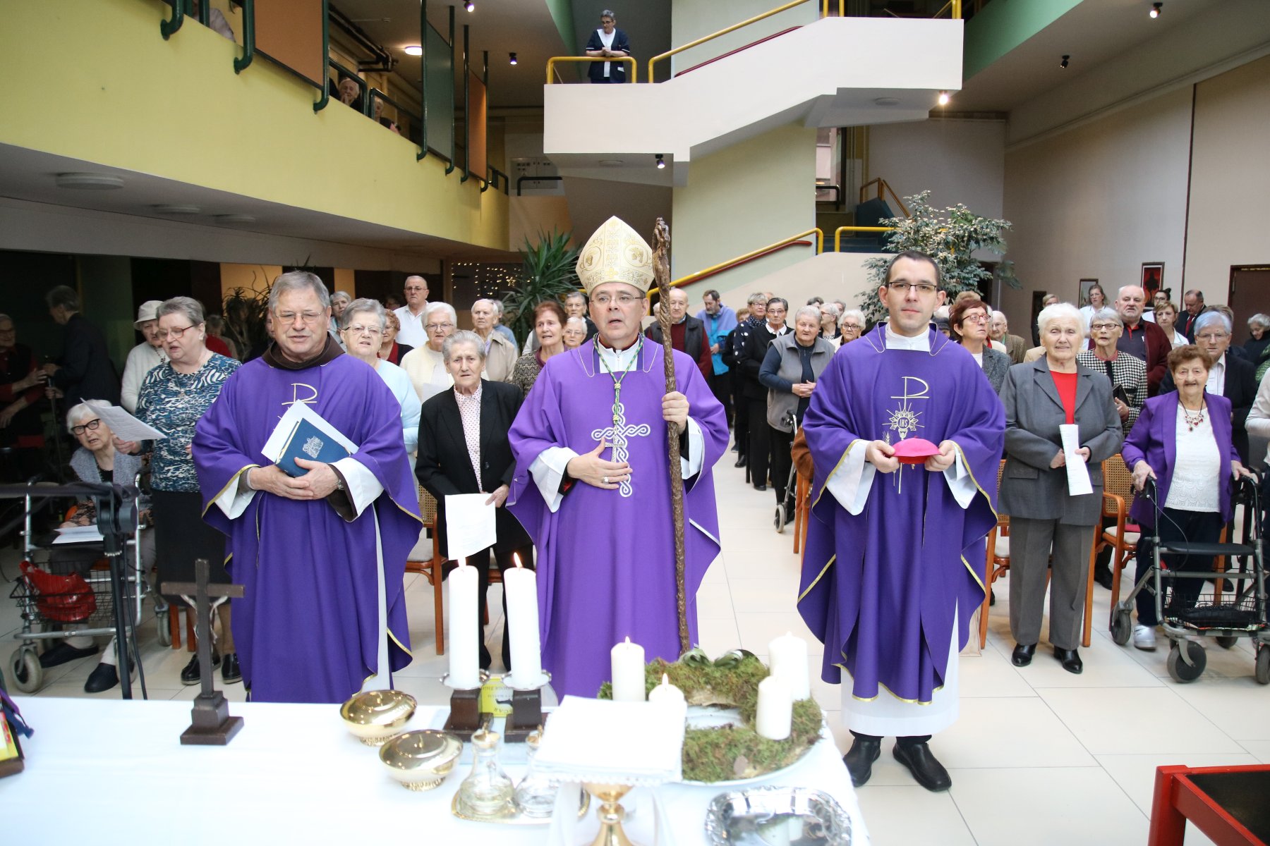 ​Biskup Radoš pohodio Dom za starije i nemoćne osobe Varaždin